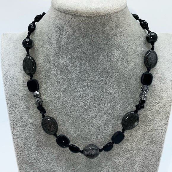 you and i Jewelry - Striking Black and Silver Necklace with Unique Bead Shapes‎